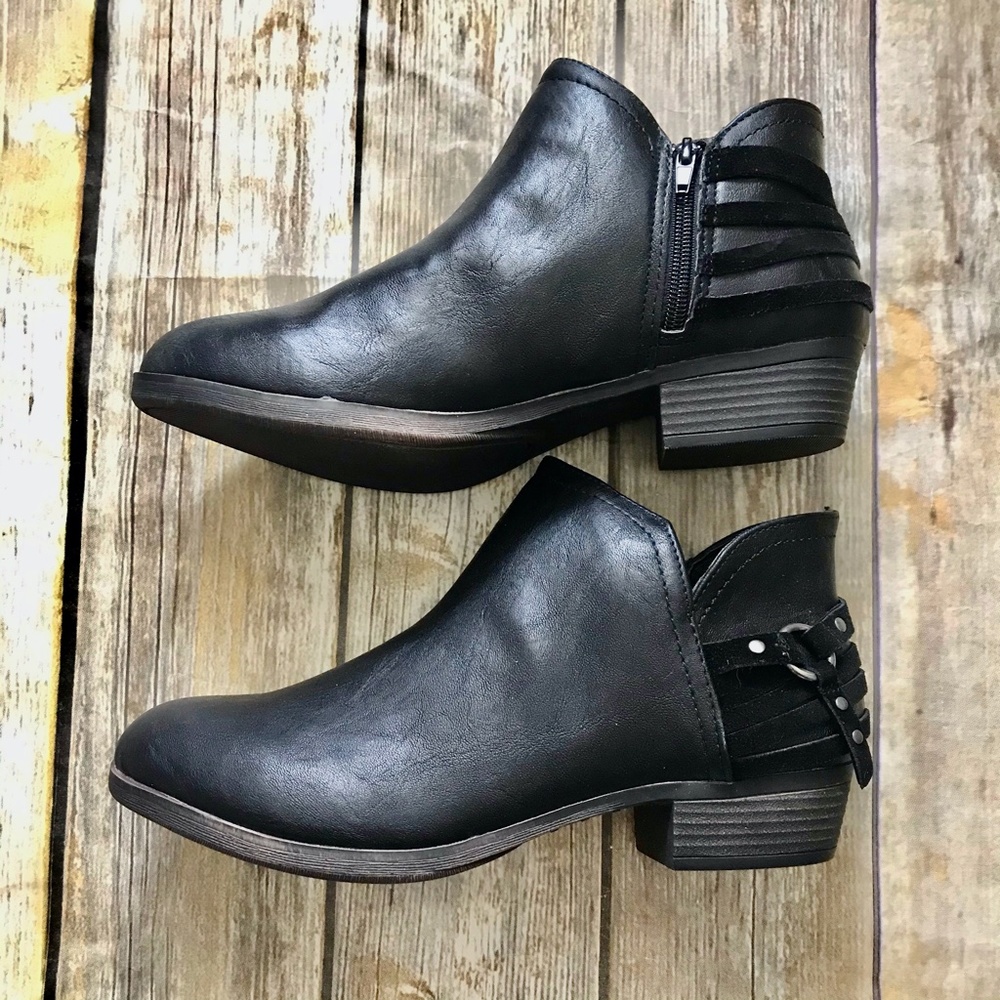 BARGAIN 2/$15 Black Boots Sz 11 - Picture 2 of 15
